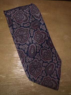 Classic Paisley Mens Tie in Navy and Burgundy